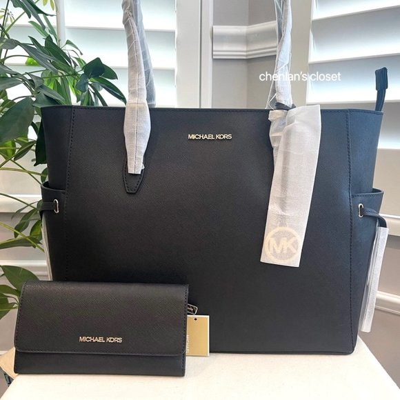 Michael Kors Handbags - 🎀NeW! Michael Kors Gilly Drawstring Tote Set
